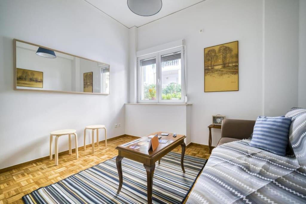Bright Colourful Center Apartment Athen