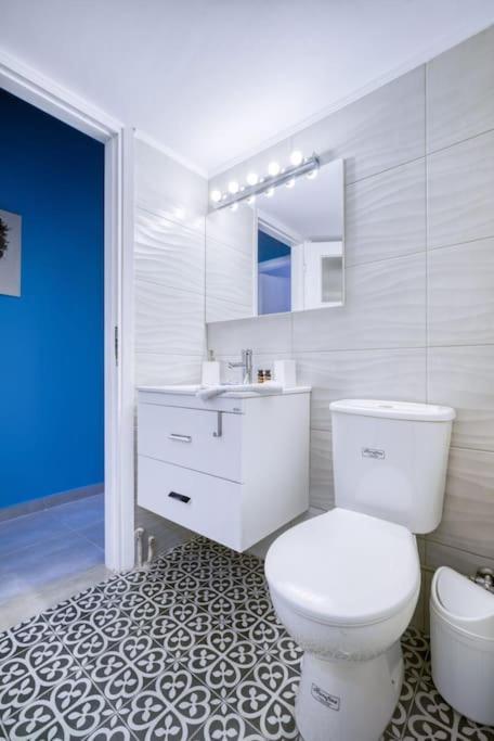 Bright Colourful Center Apartment