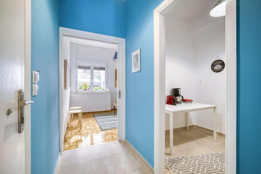 Apartment Bright Colourful Center